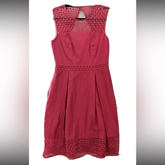 Calvin Klein Dresses & Skirts - Calvin Klein Size 6 Pink Coral Sleeveless Dress Lace Accents Knee Length